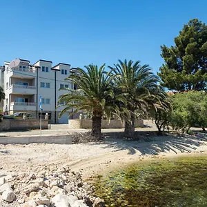 https://apartments-tokic.hotels-in-trogir.com