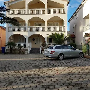 https://apartments-nika-seline.hotelinzadar.com